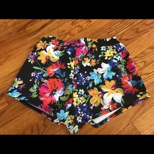 NWOT Floral Skort